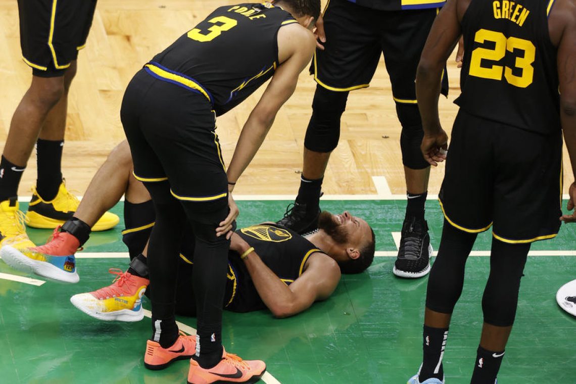 Curry pravi, da bo igral kljub poškodbi stopala