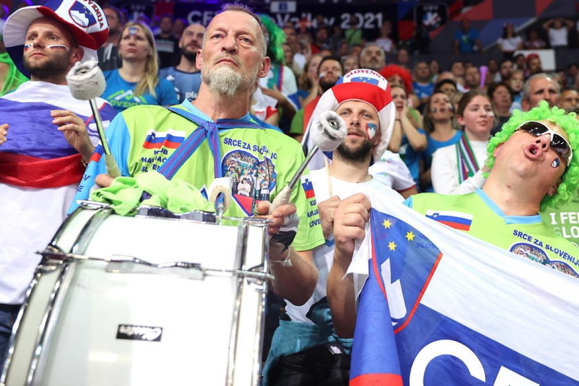 Slovenke z Azerbajdžanom za prvo mesto v skupini