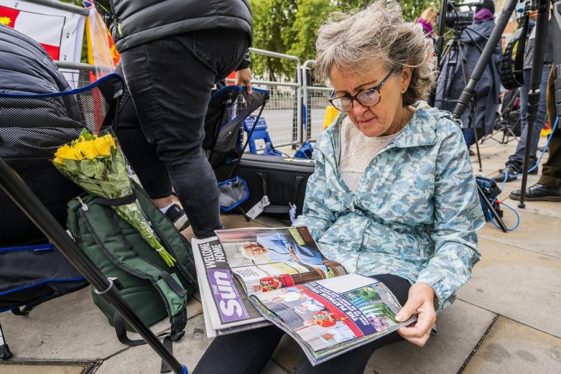 Skoraj vsak drugi Britanec jokal za kraljico
