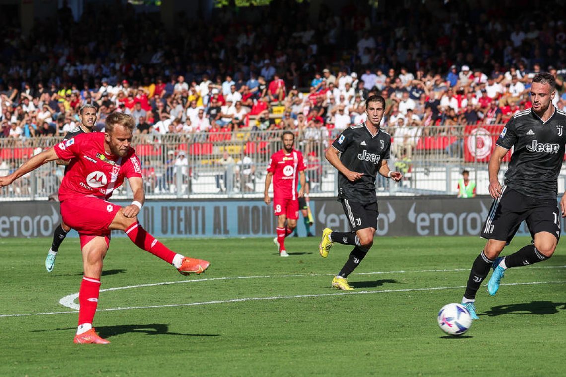 Monza za prvo zmago v sezoni premagala Juventus, Udinese boljši od Interja