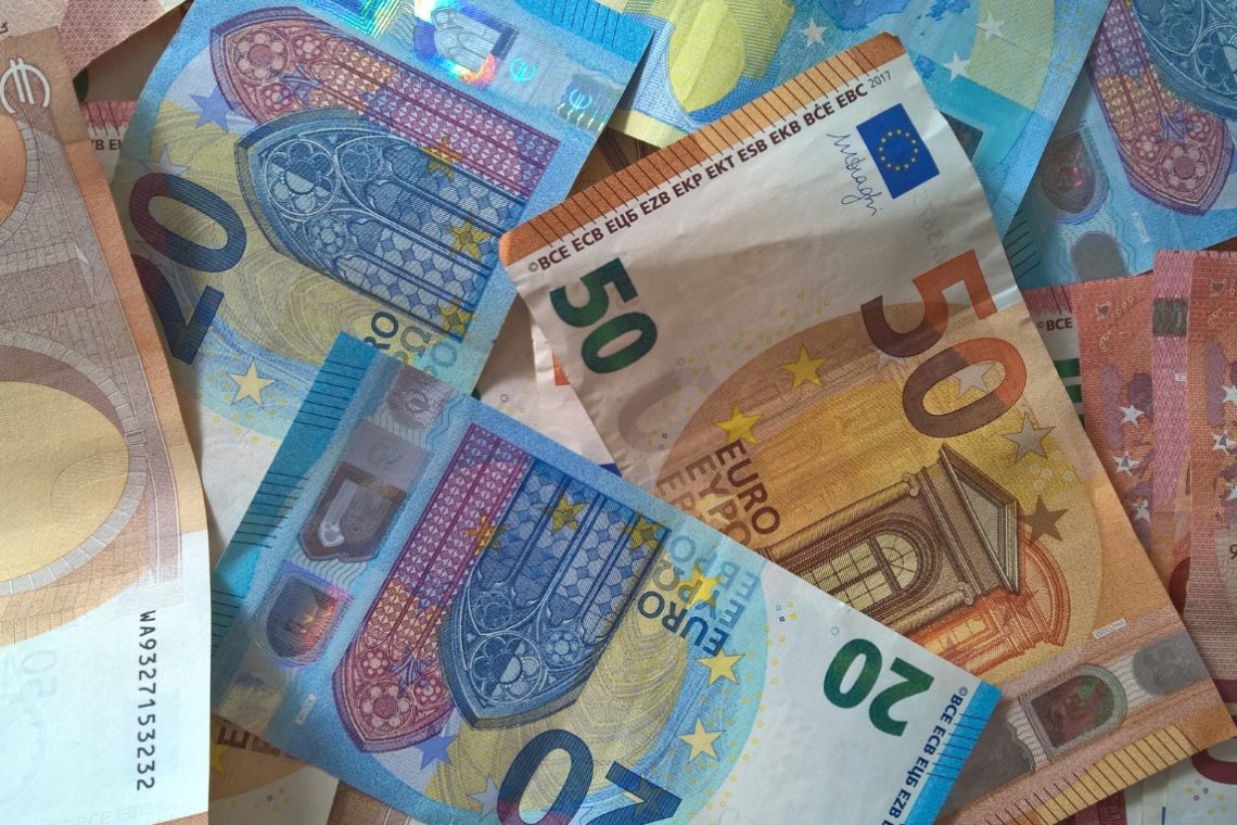 Danes izplačane pokojnine bodo za 4,5 odstotka višje