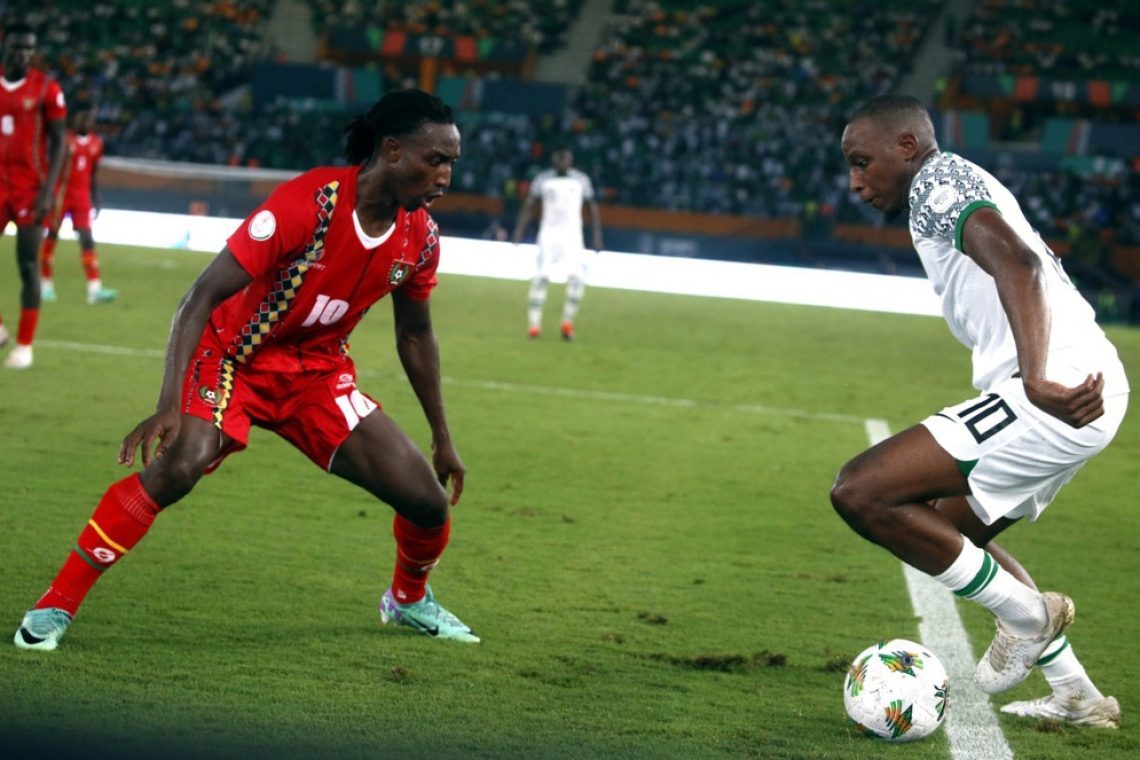 Branilec naslova Senegal s polnim izkupičkom v osmino finala, tja tudi Kamerun in Gvineja