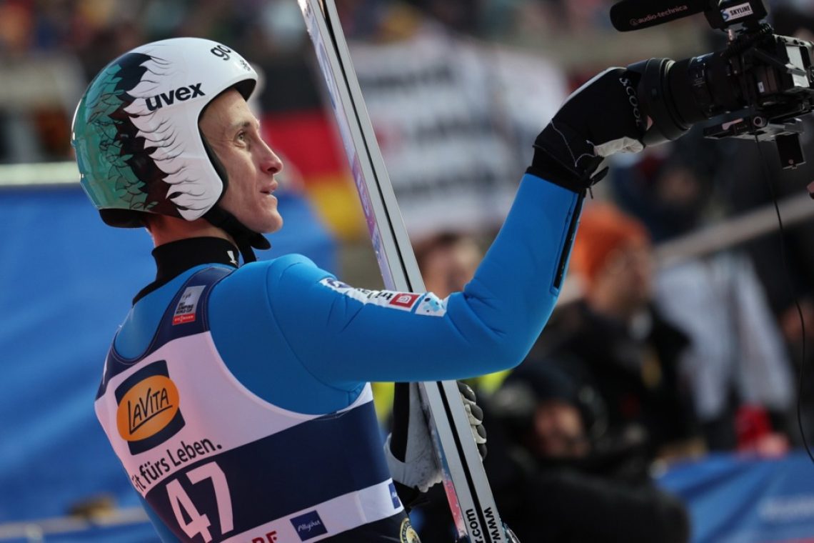 Prevc le 40. v kvalifikacijah Lahtija, na tekmi vse Slovenke