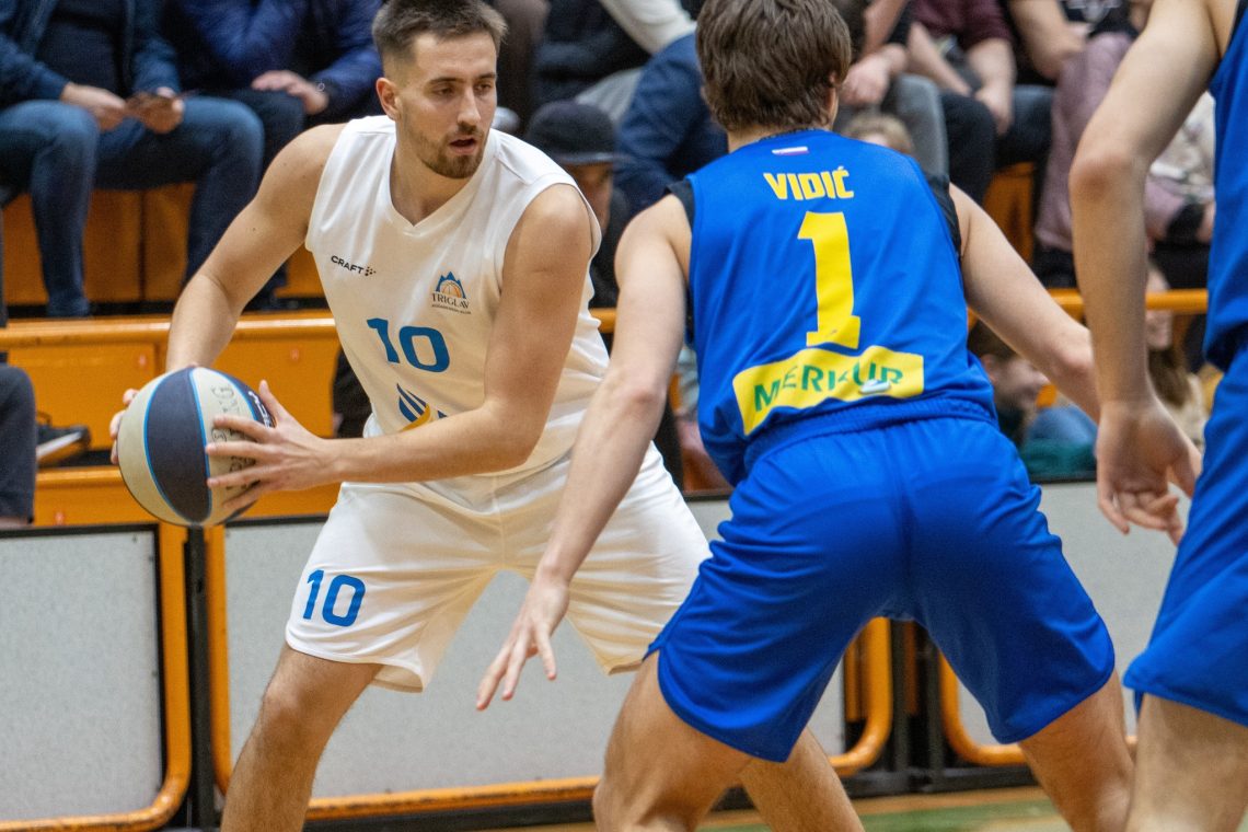 Košarkarji ECE Triglava so premagali GGD Šenčur s 64:63