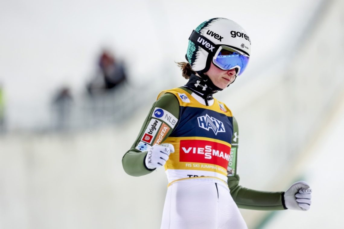 Niki Prevc v Vikersundu skupna zmaga, Emi Klinec tretje mesto