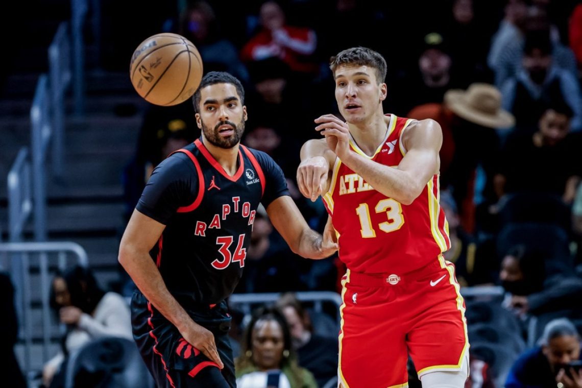 Bogdan Bogdanović (desno) in Jontay Porter (levo)