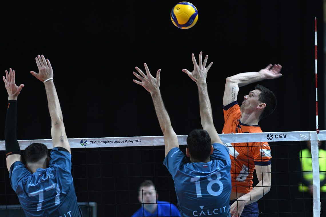 Odbojkarji ACH Volleyja so na drugi tekmi finalne serije Calcit s 3:0