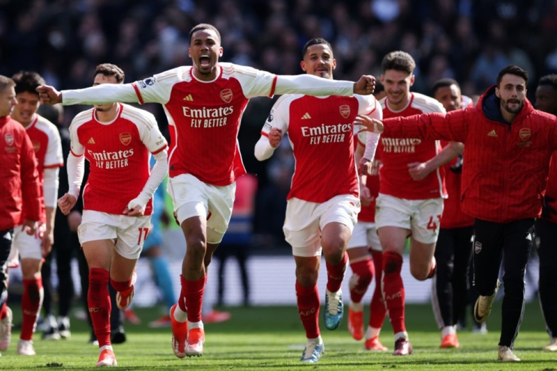 Arsenal po zmagi proti Tottenhamu začasno do štirih točk naskoka