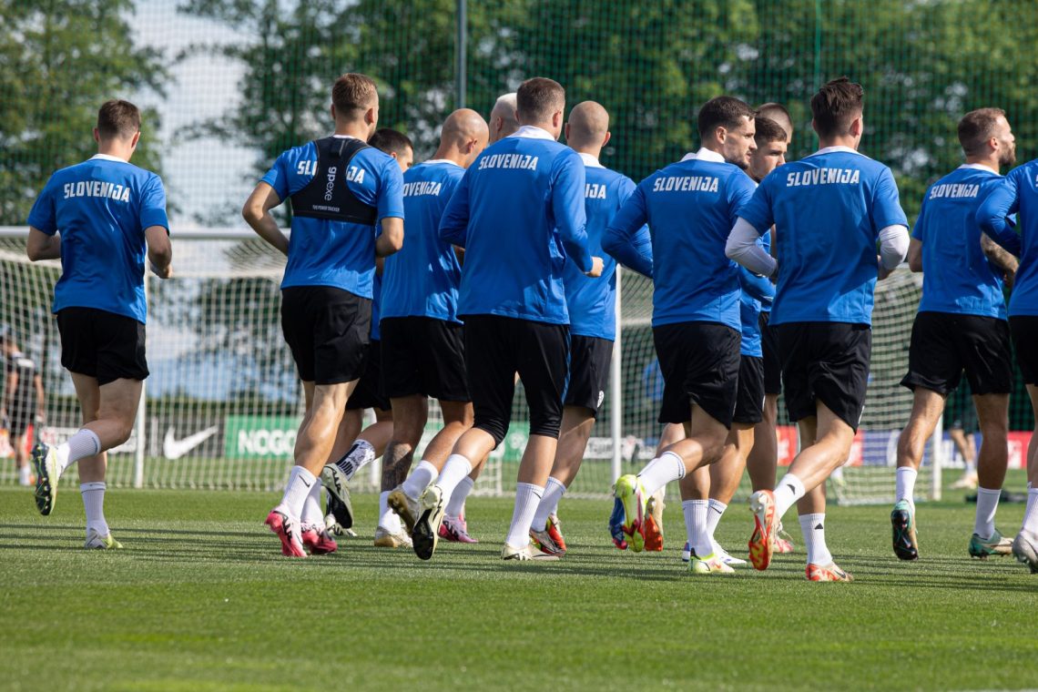 Slovenski nogometaši z dobrim vzdušjem na pravi test pred EP