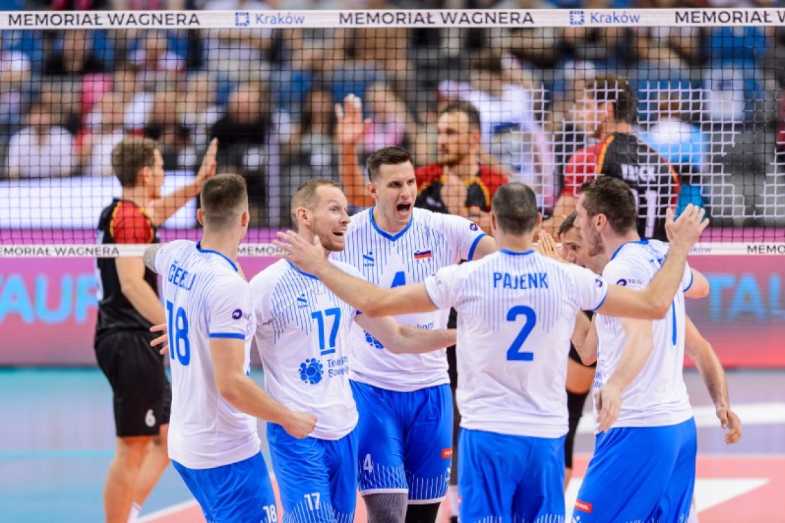 Odbojkarji že zgodaj dopoldne v boj za olimpijski polfinale