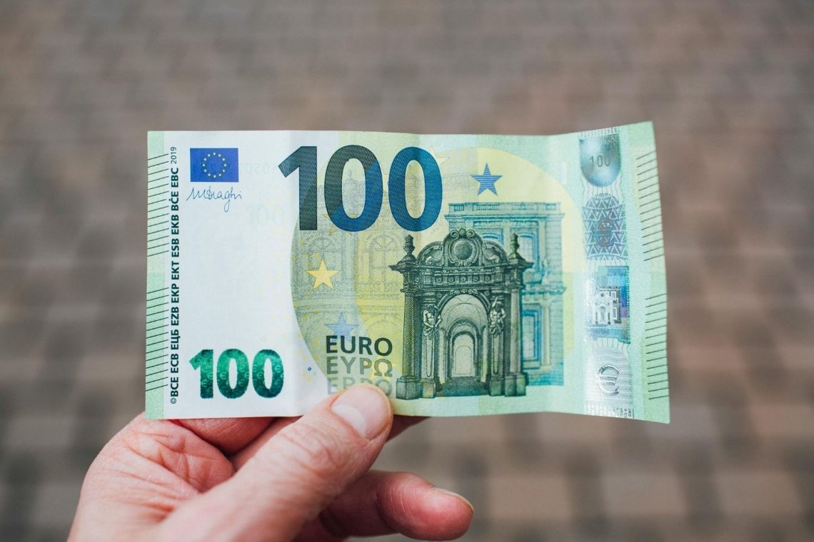 Povprečna bruto plača lani realno višja za štiri odstotke