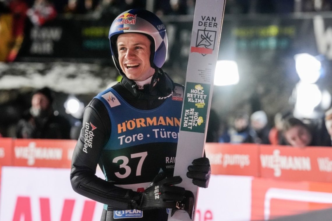 Wellinger zmagal v Vikersundu pred Zajcem in Laniškom, Prevc peti