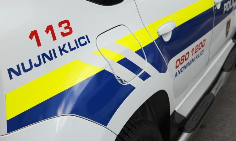 Policisti obravnavali več vlomov, tatvin in drzno tatvino v Kranju in okolici