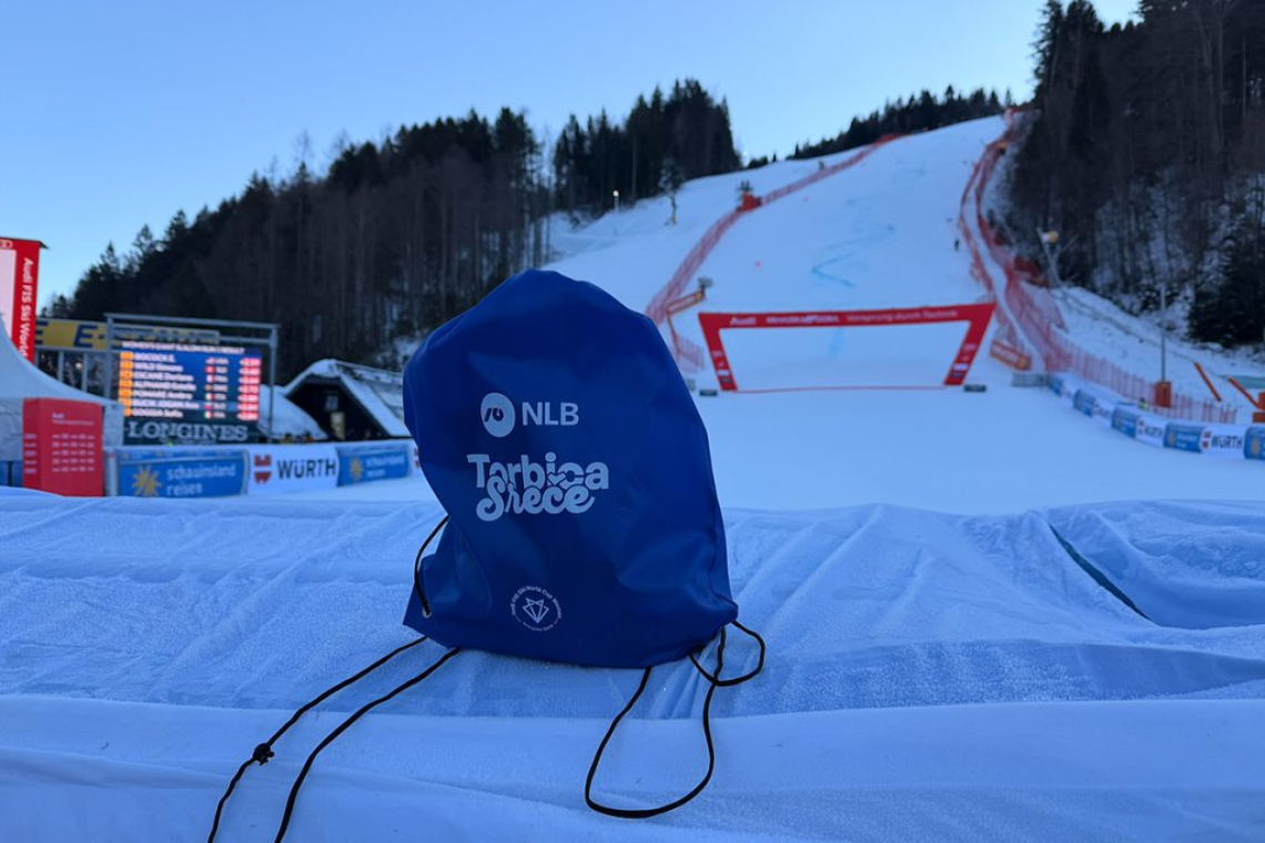 V Kranjski Gori obiskovalce pričakalo 6000 NLB torbic sreče