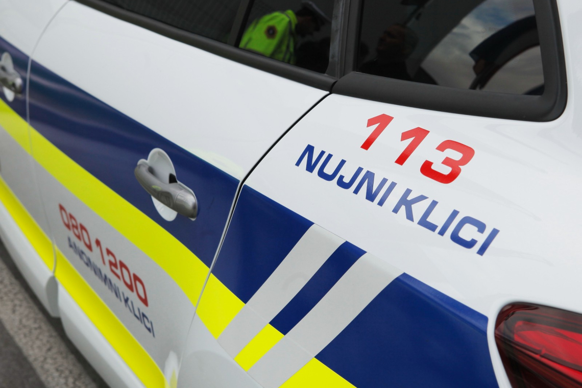 Med plavanjem v ribniku umrl moški