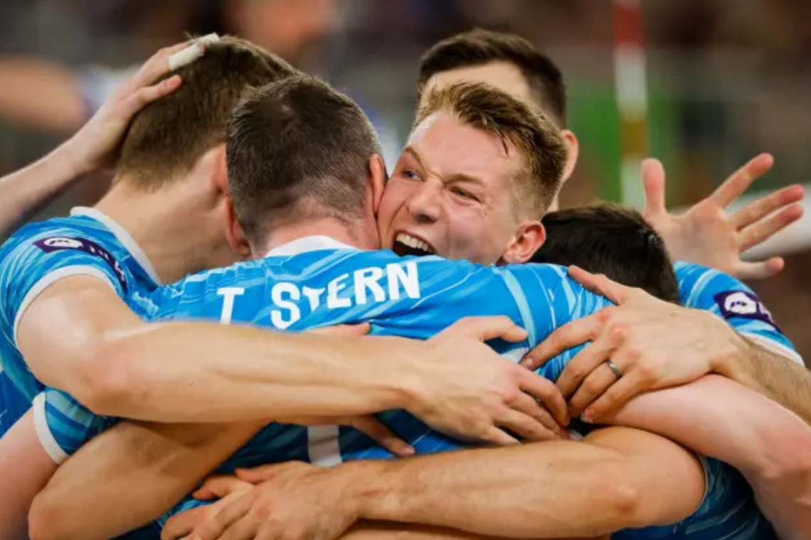 Slovenci po hudi borbi v petih nizih v Stožicah ugnali Bolgare