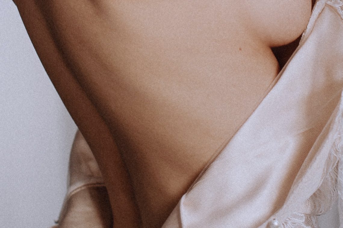 Poslanec naj bi v parlamentu gledal pornografijo