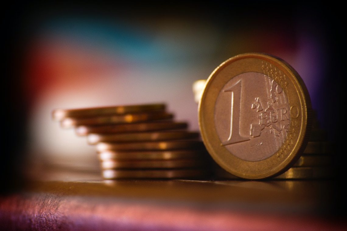 Inflacija v območju evra ostaja na rekordnih ravneh
