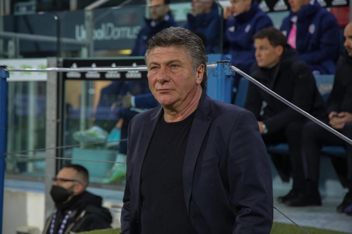 Cagliari odpustil Mazzarrija