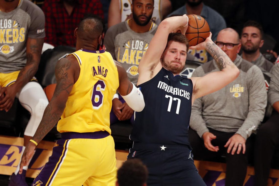 Dallas s sanjsko predstavo ter z izjemnim Dončićem izločil Phoenix
