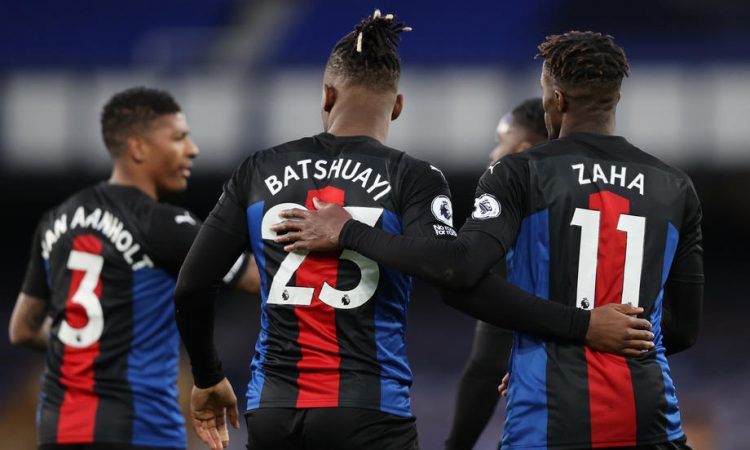 Everton rešil prvoligaški status