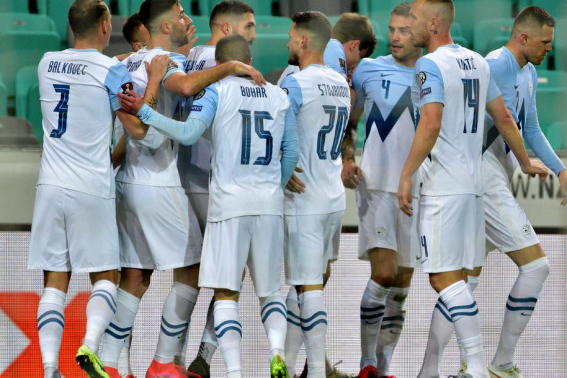 Slovenska nogometna vrsta z novimi dresi po uspešnejše rezultatsko obdobje