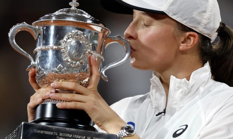 Iga Swiatek prepričljivo do drugega naslova na OP Francije