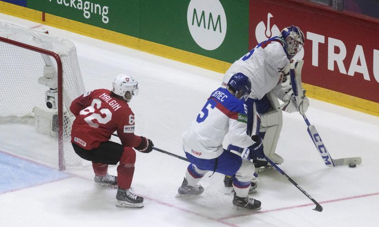 Hokejiste Olimpije okrepil kanadski branilec Carl Neill