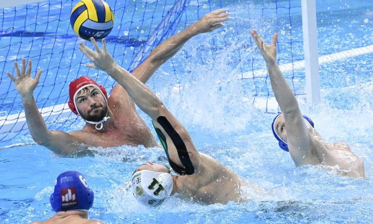 Kranjčani in Kamničani odločajo o vaterpolskem prvaku