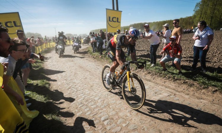 Ferron s pobegom do zmage v šesti etapi, Van Aert in Roglič obdržala mesti