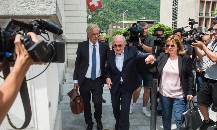 Tožilec zahteva pogojno kazen za Blatterja in Platinija