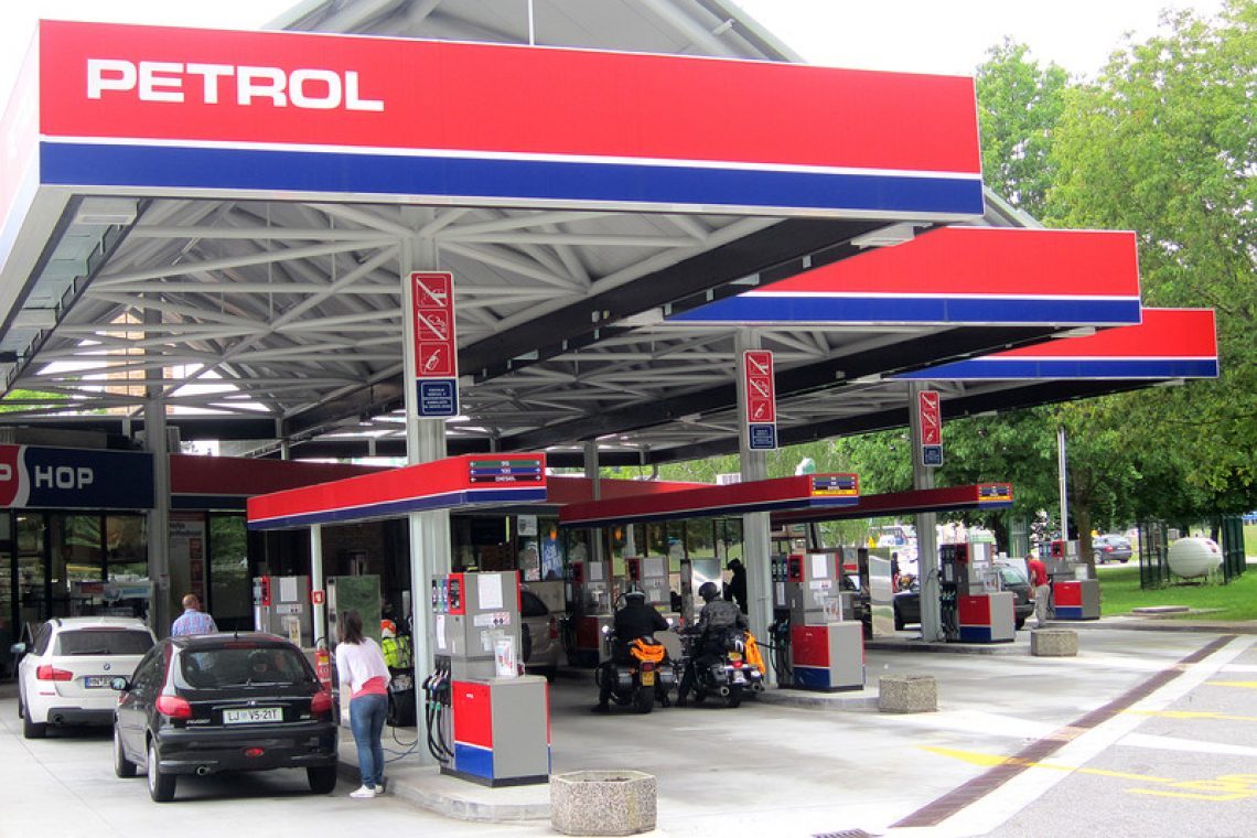 V Petrolu in OMV še zadržani glede uvedbe delne regulacije cen