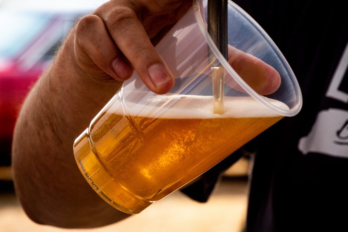 Na Islandiji po 107 letih prepovedi znova stregli pivo na nogometni tekmi