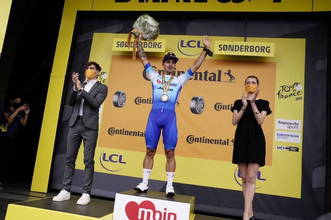 Sprinterska etapa Groenewegnu, v rumenem še naprej Van Aert