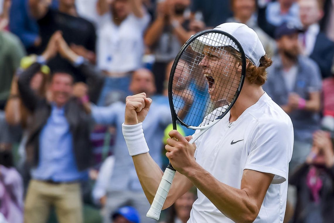 Sinner ugnal Alcaraza, Norrie razveselil wimbledonsko občinstvo