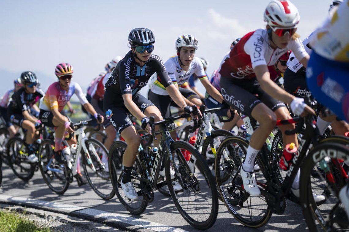 Na zgodovinski ženski Tour tri Slovenke