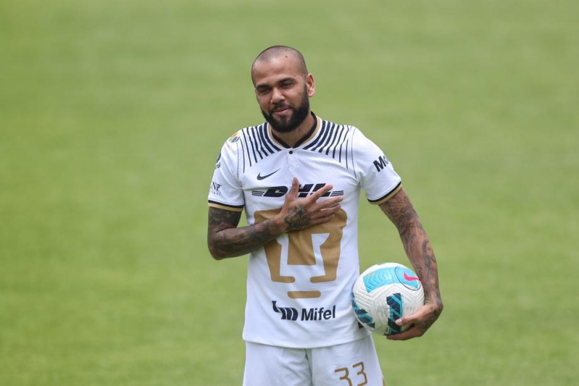 Dani Alves potrdil, da bo kariero nadaljeval v Mehiki
