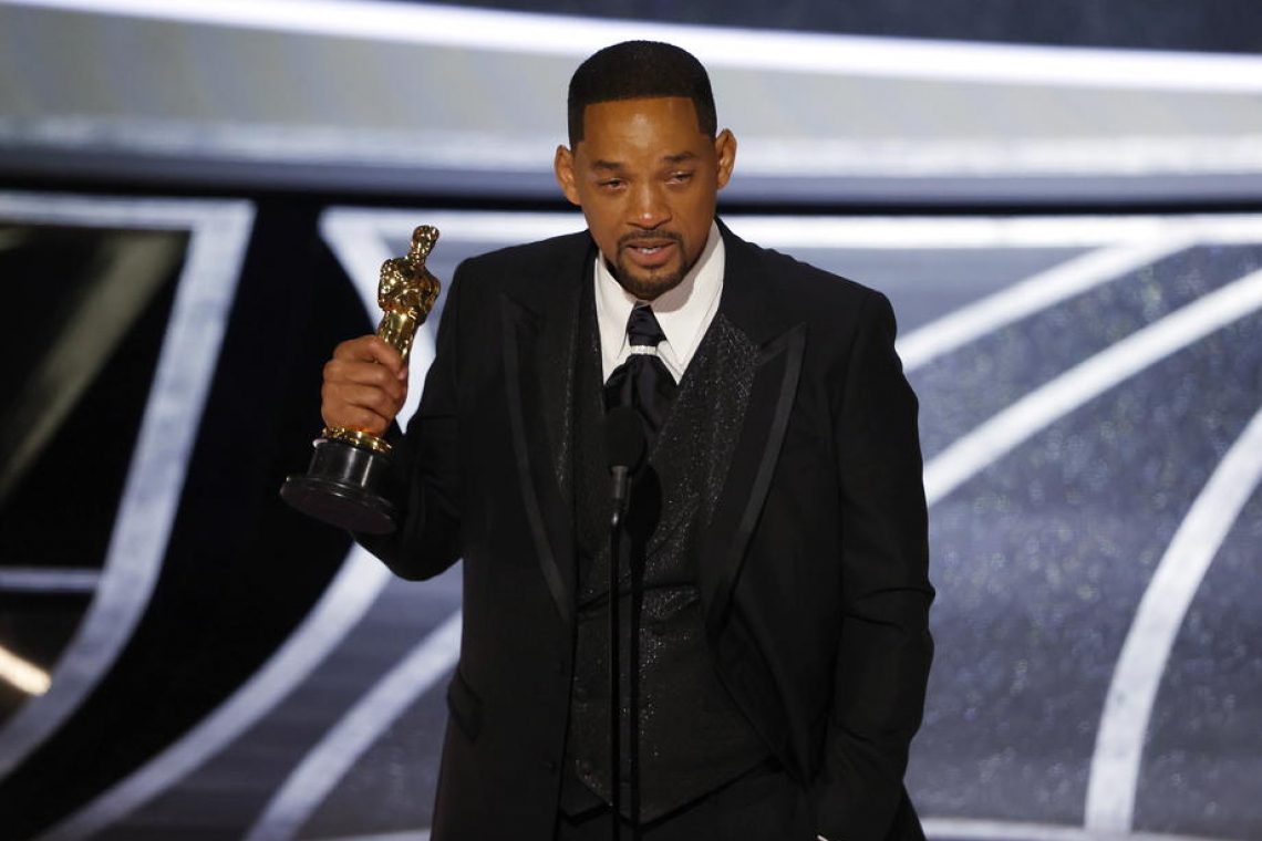 Will Smith se je v videu opravičil Chrisu Rocku za klofuto