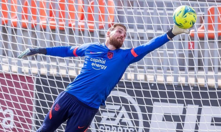 Oblak med kandidati za naj vratarja leta po izboru France Football