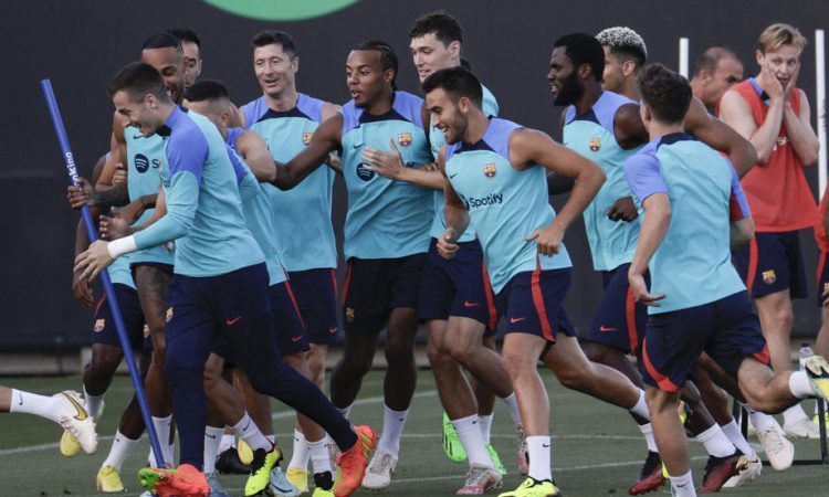 Barcelona tik pred zdajci registrirala večino novih igralcev
