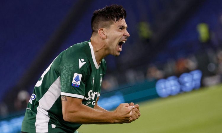 Napoli aktiven na nogometnem trgu