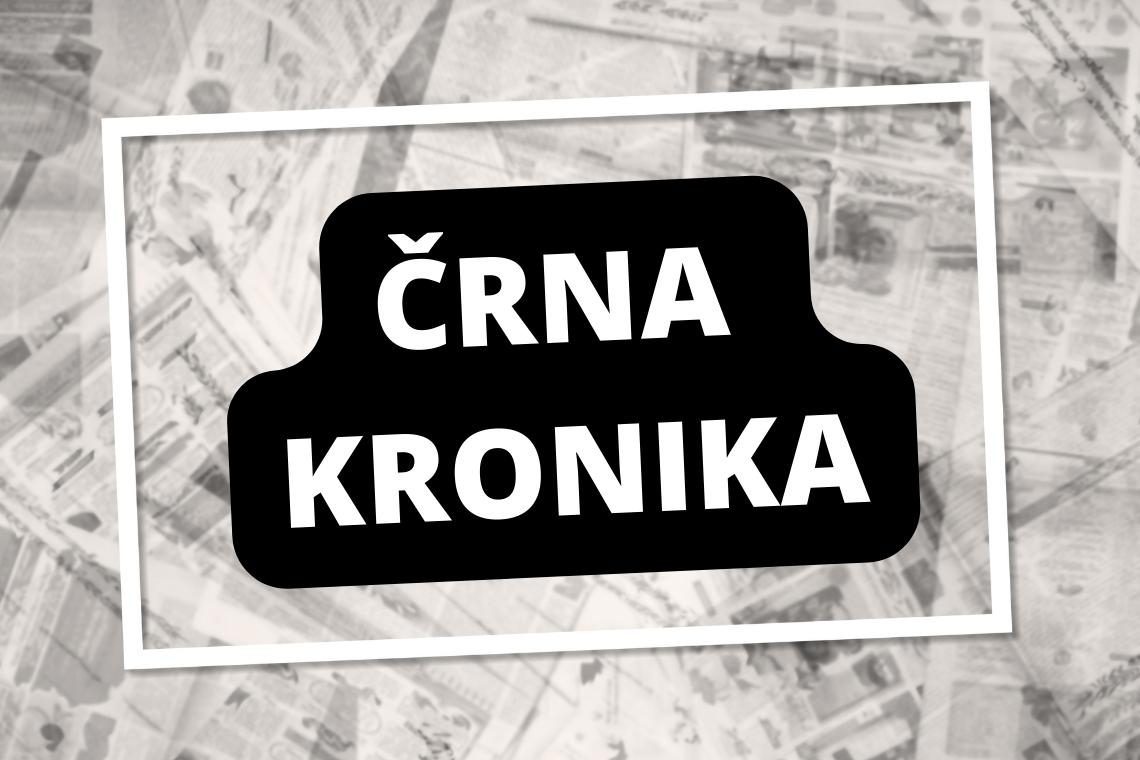 Pri prekladanju zemlje na tovornjak umrl 55-letni voznik
