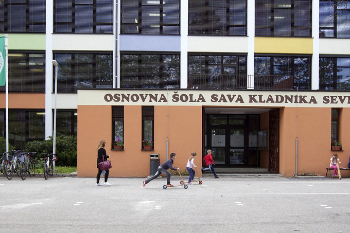 40 let rumene rutice, ki v prometu varuje najmlajše in opozarja voznike