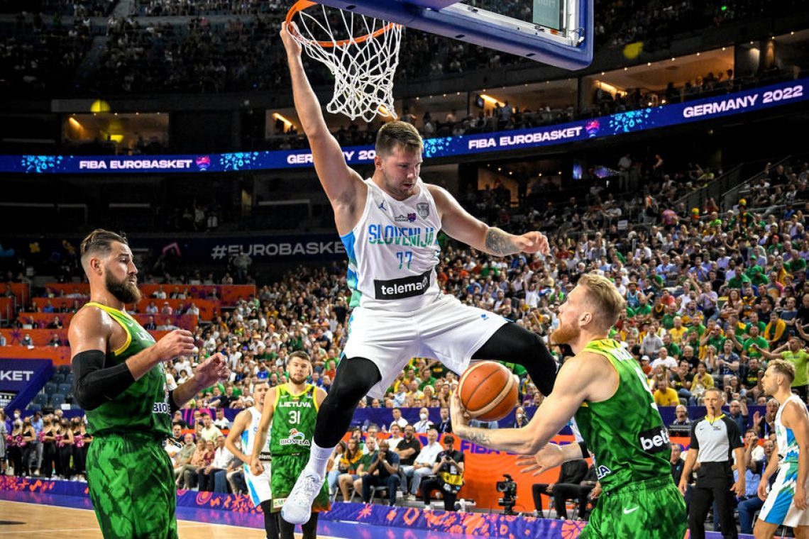 Fiba: Za incident s slovenskimi košarkarji kriv voznik avtobusa