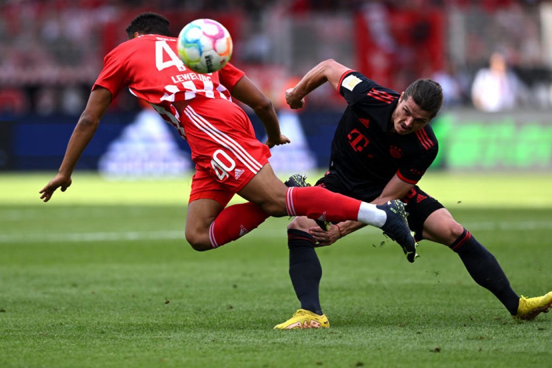 Bayern remiziral v Berlinu, Freiburg in Dortmund na vrhu