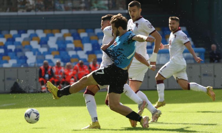 Napoli na vrhu tudi po osmem krogu