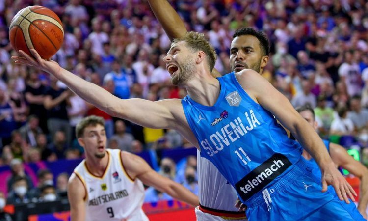 Blažič zaradi poškodbe hrbta z igrišč odsoten približno tri mesece