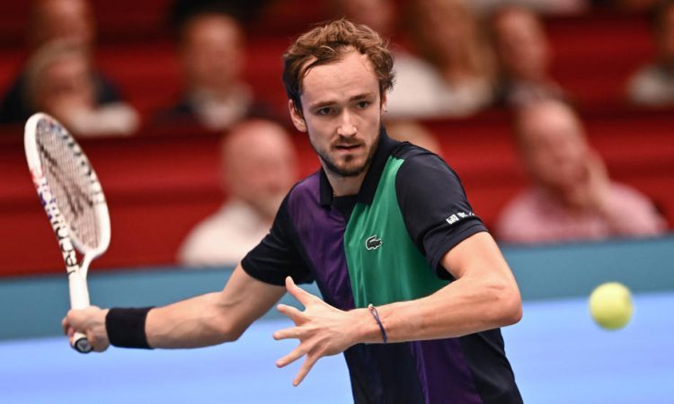 Medvedjev in Shapovalov suvereno v finale Dunaja
