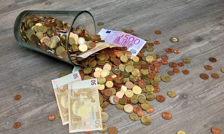Zakon o fiskalnem pravilu ni v neskladju z ustavo
