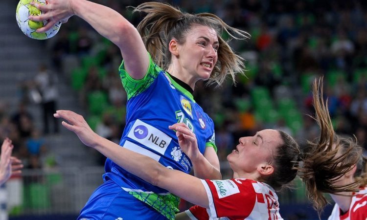 Slovenske rokometašice premagale Hrvatice na uvodni tekmi drugega dela EP